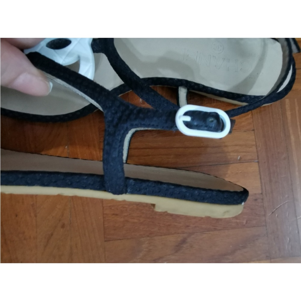 Chanel CC t strap flat t strap sandals size 35.5 size 5.5. Authentic. - Picture 6 of 10